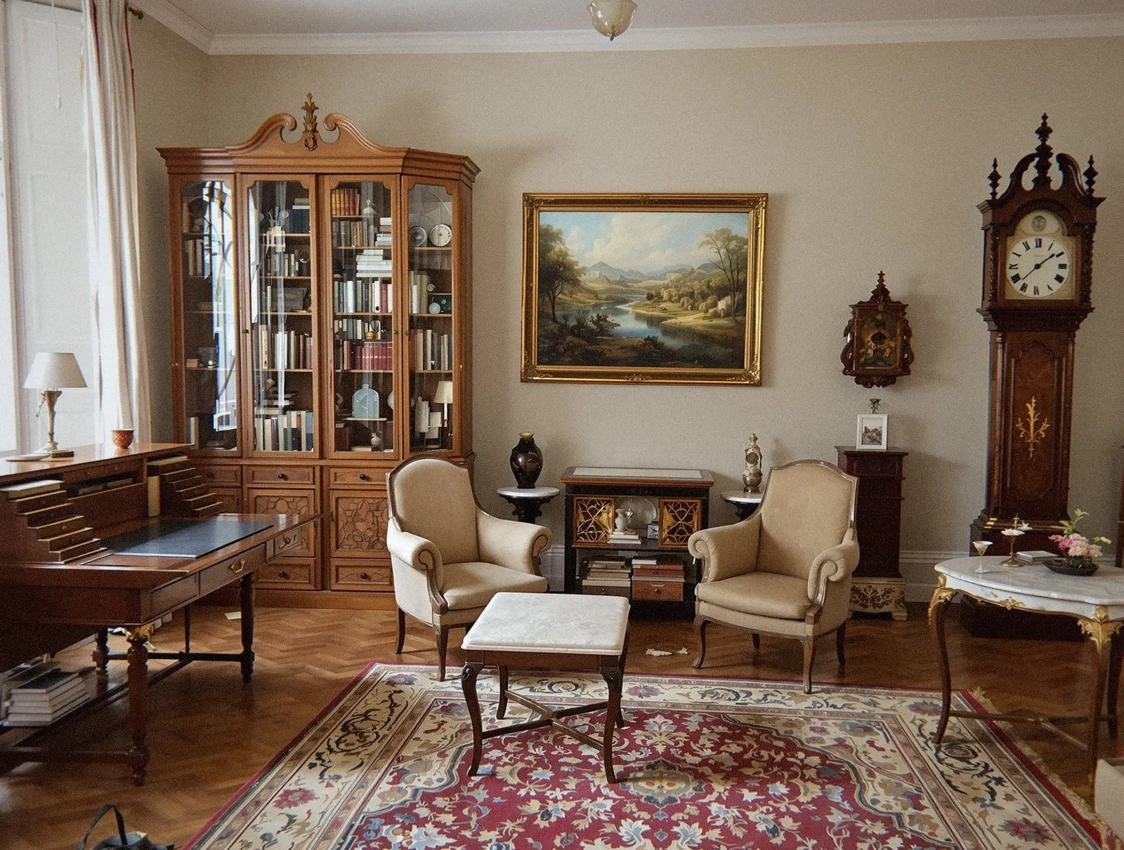 Salon garni de mobilier ancien, secrétaire et bibliothèque vitrée, le genre de contenu qui rend un débarras gratuit à Lyon